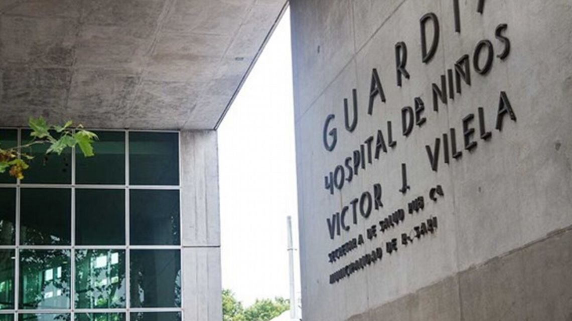 Murió una nena de seis años tras tropezar con sus cordones y golpear su cabeza con un banco de cemento