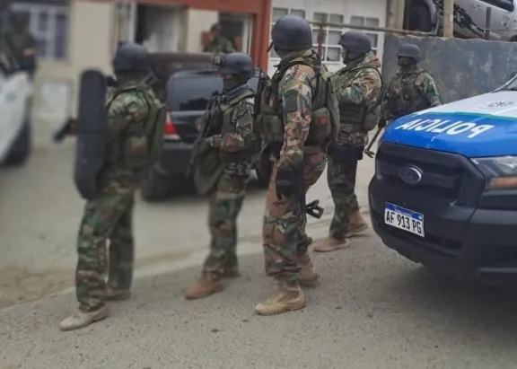 Operativo antidrogas en Comodoro: secuestraron estupefacientes y hay un detenido 