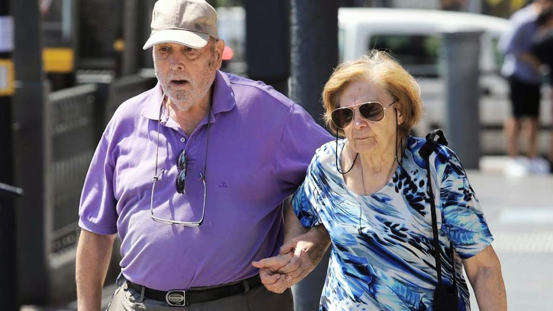 PAMI: abogada previsional detalló que la situación es “crítica” y los afiliados recorren farmacias por falta de stock