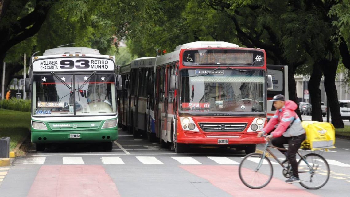 Paro de colectivos: el Gobierno se vio obligado a resolver el conflicto con las cámaras de Transporte