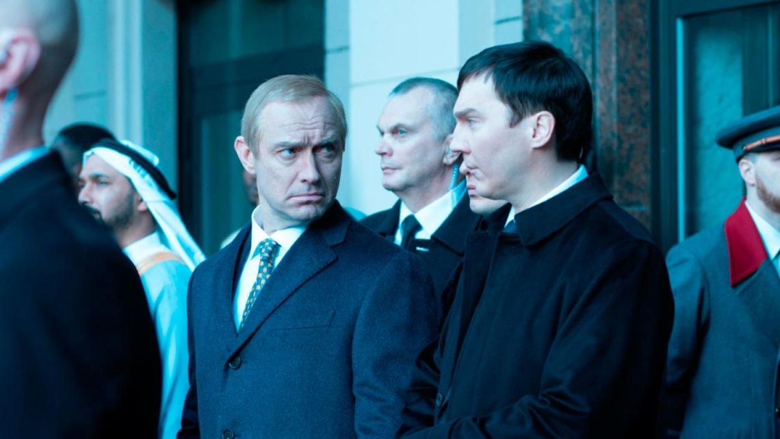 Paul Dano y Jude Law protagonizan «The Wizard of the Kremlin», la película que devela las sombras de Putin