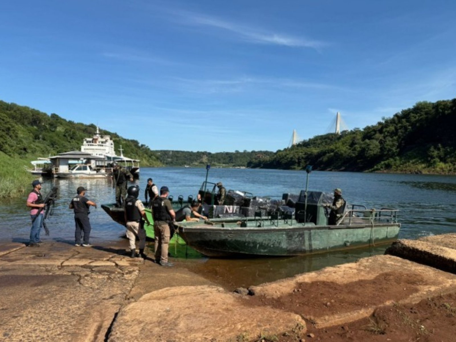 Personal de Prefectura y contrabandistas se enfrentaron a los tiros en el río Paraná