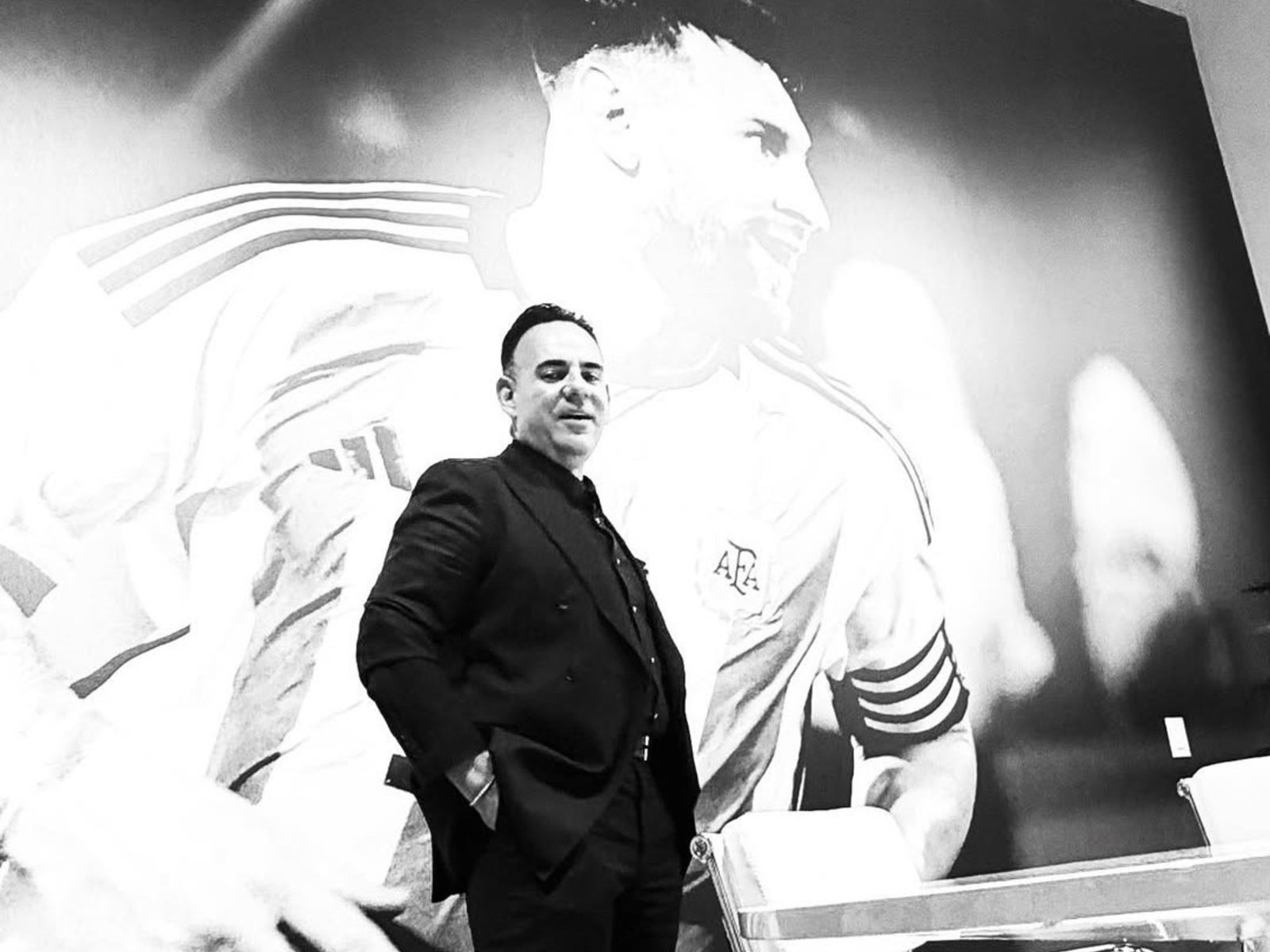 Quién es Javier 'Voltaje' Fernández, el productor musical que demandó a Chiqui Tapia y la AFA por el amistoso que no jugó Messi