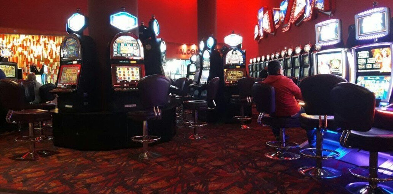 Robó 3 millones de pesos en la catedral de Venado Tuerto y lo atraparon mientras apostaba en el casino de Rosario