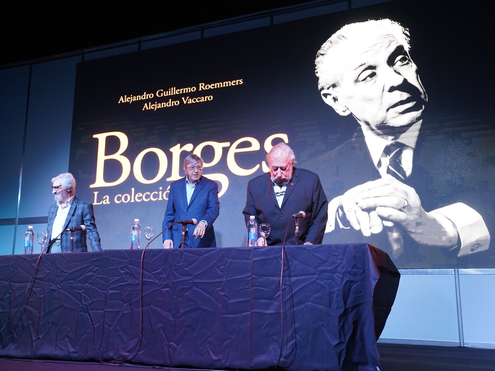 Roemmers y Vaccaro lanzaron una biografía monumental de Borges con objetos y textos únicos