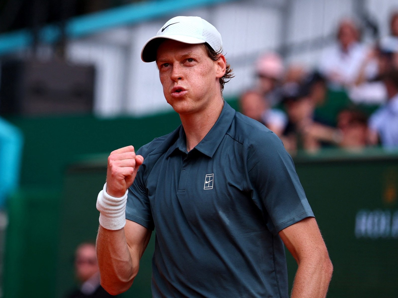 Sinner sigue imparable y chocará en semis con Zverev, que frenó el histórico torneo del brasileño Joao Fonseca