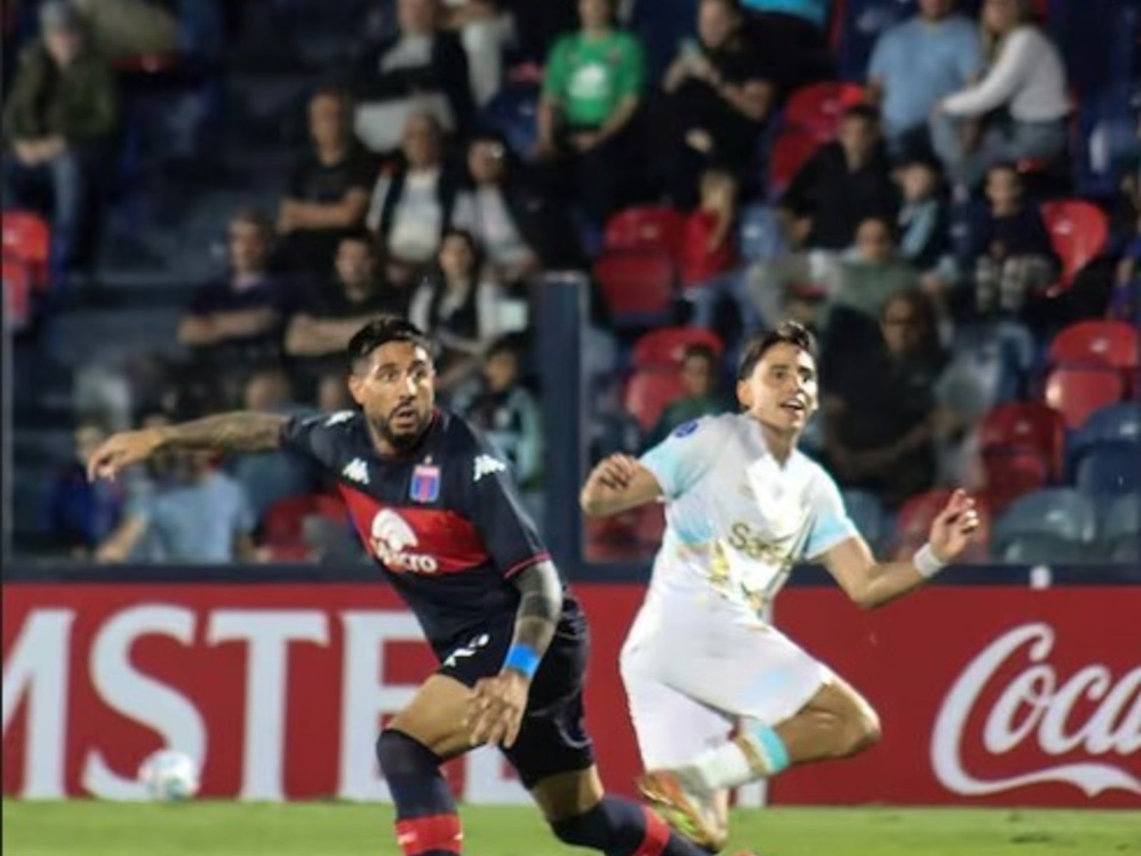 Tigre sufrió la expulsión de Pity Martínez y una sorpresiva derrota frente a Macará, que lo complica en la Copa Sudamericana