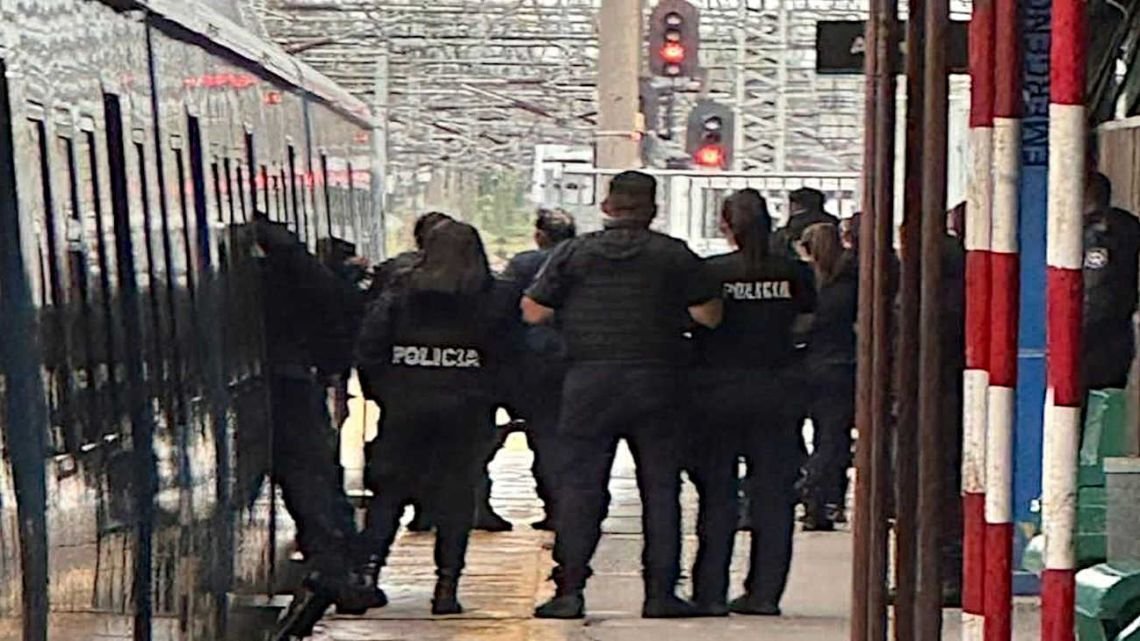 Toma de rehén en Temperley: un hombre armado retuvo a una mujer en el Tren Roca y fue detenido
