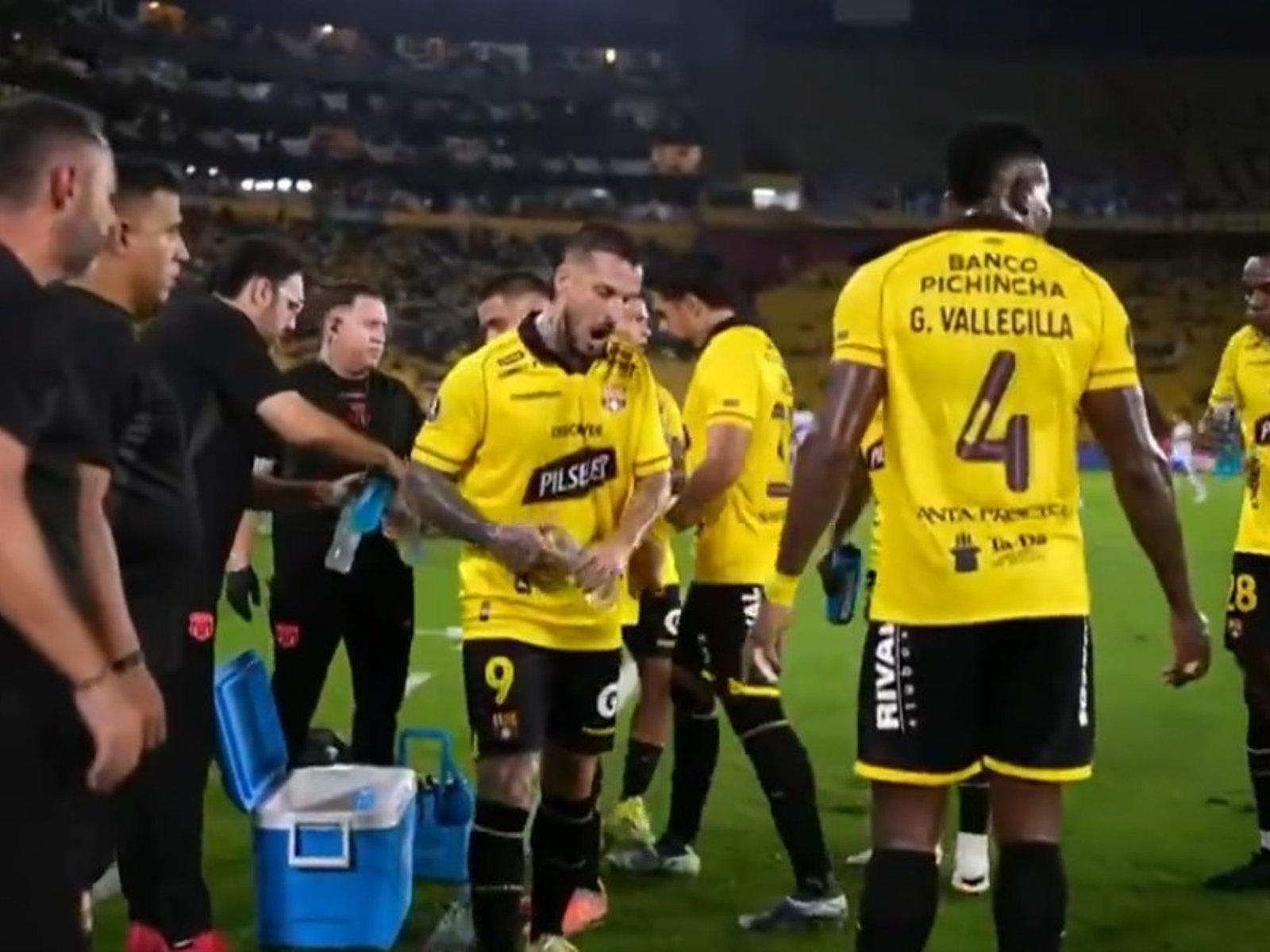 U. Católica le ganó a Barcelona en Ecuador y apretó el grupo de Boca en la Libertadores