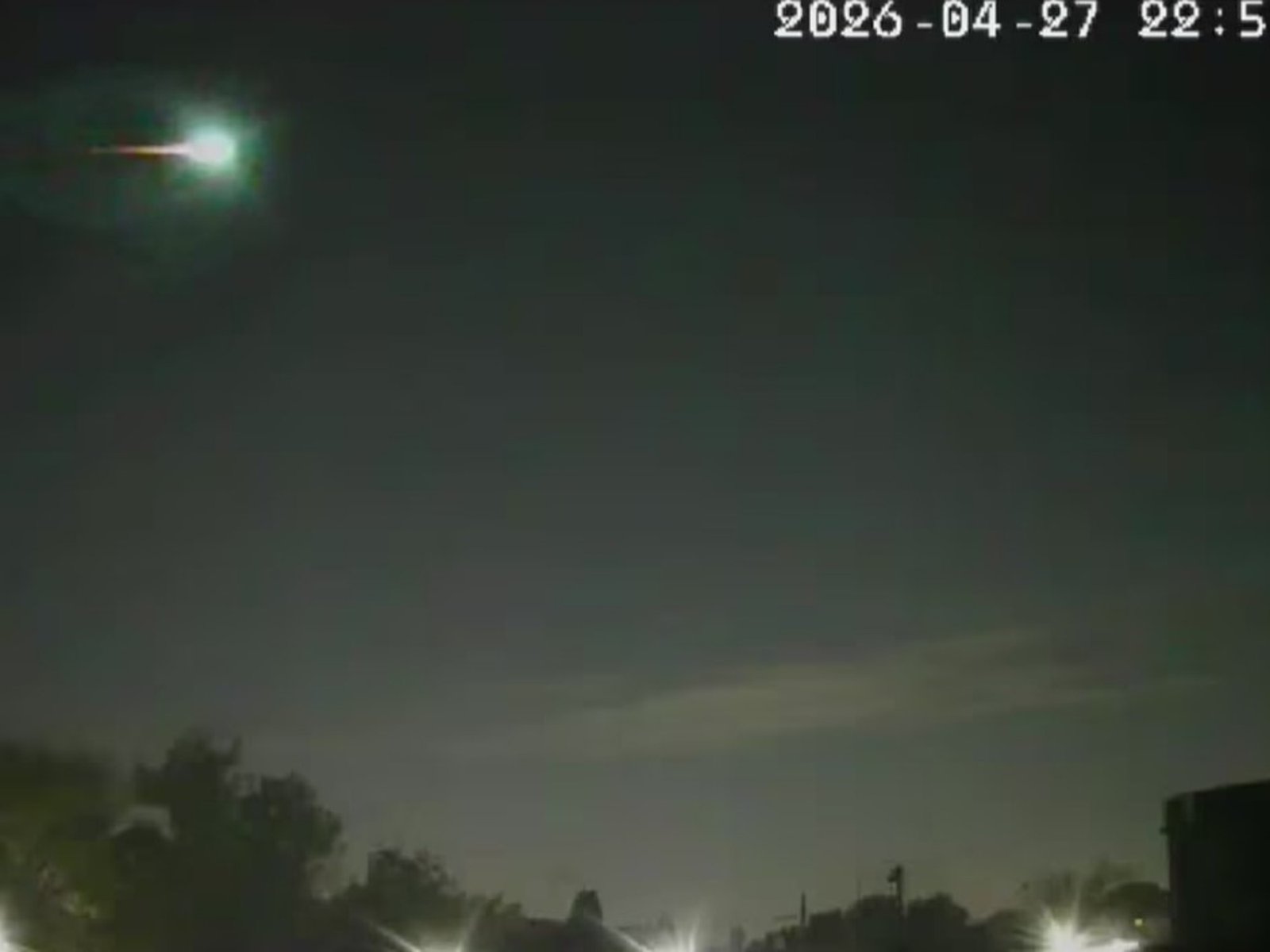 Un bólido brillante cruzó el cielo de Buenos Aires durante la noche y se viralizó en las redes sociales