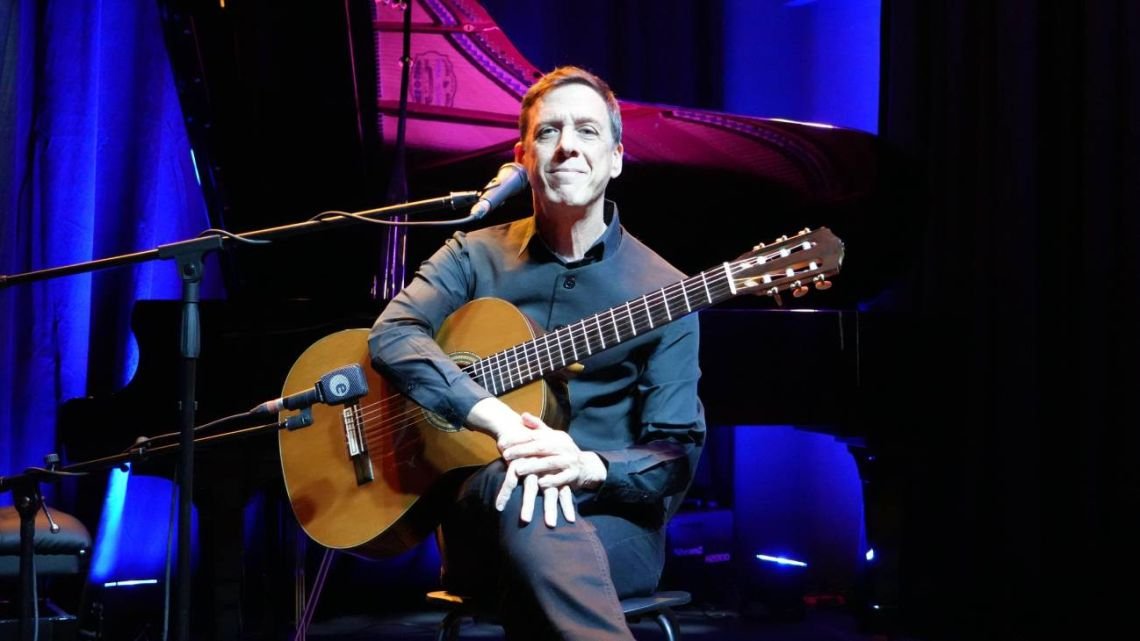 "Un mundo guardado": Marcos Montes lleva a escena su íntimo homenaje a Yupanqui