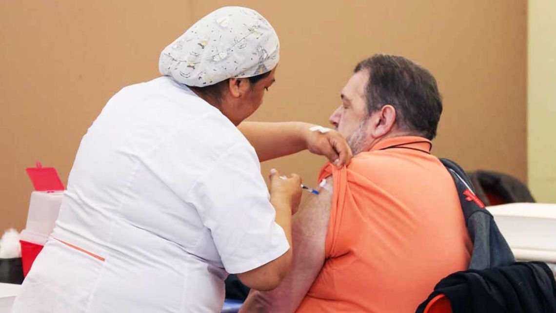 Vacunación gratuita en la red de farmacias PAMI