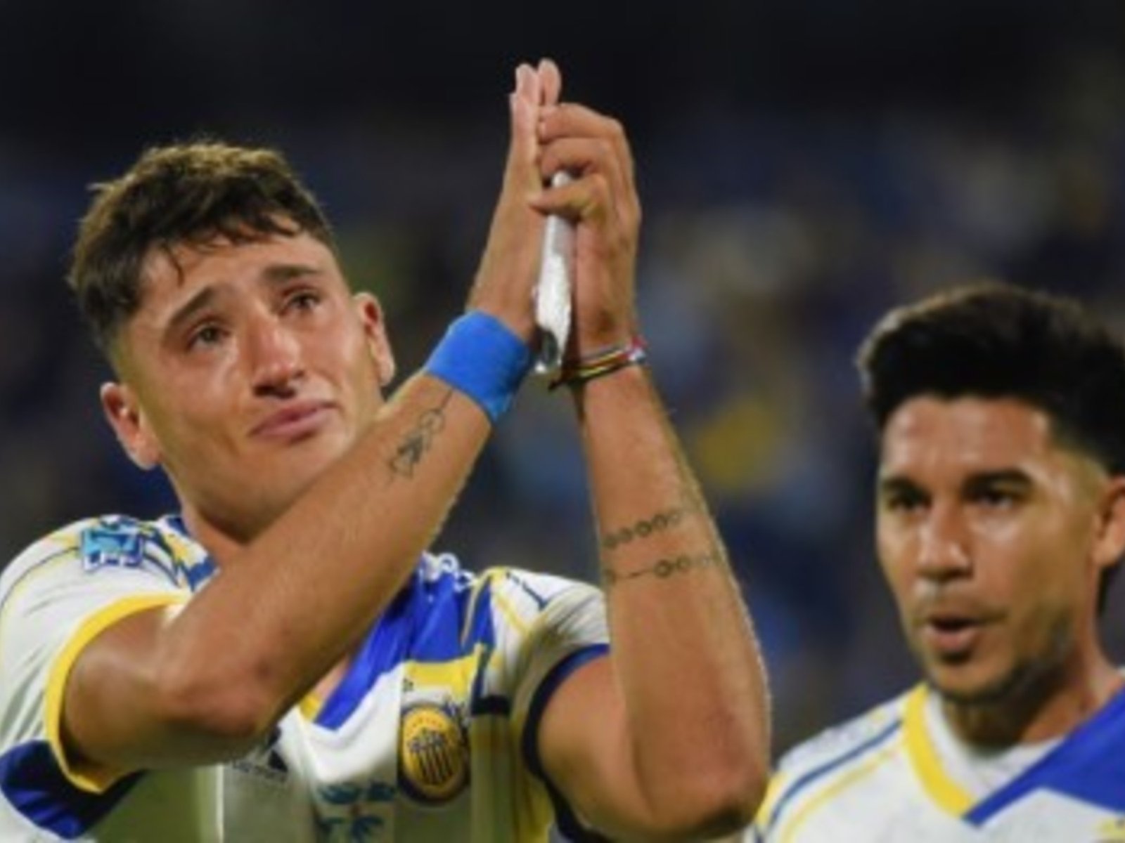 Véliz cortó la mala racha y se quebró al contar que le había prometido un gol a su abuelo :: Olé