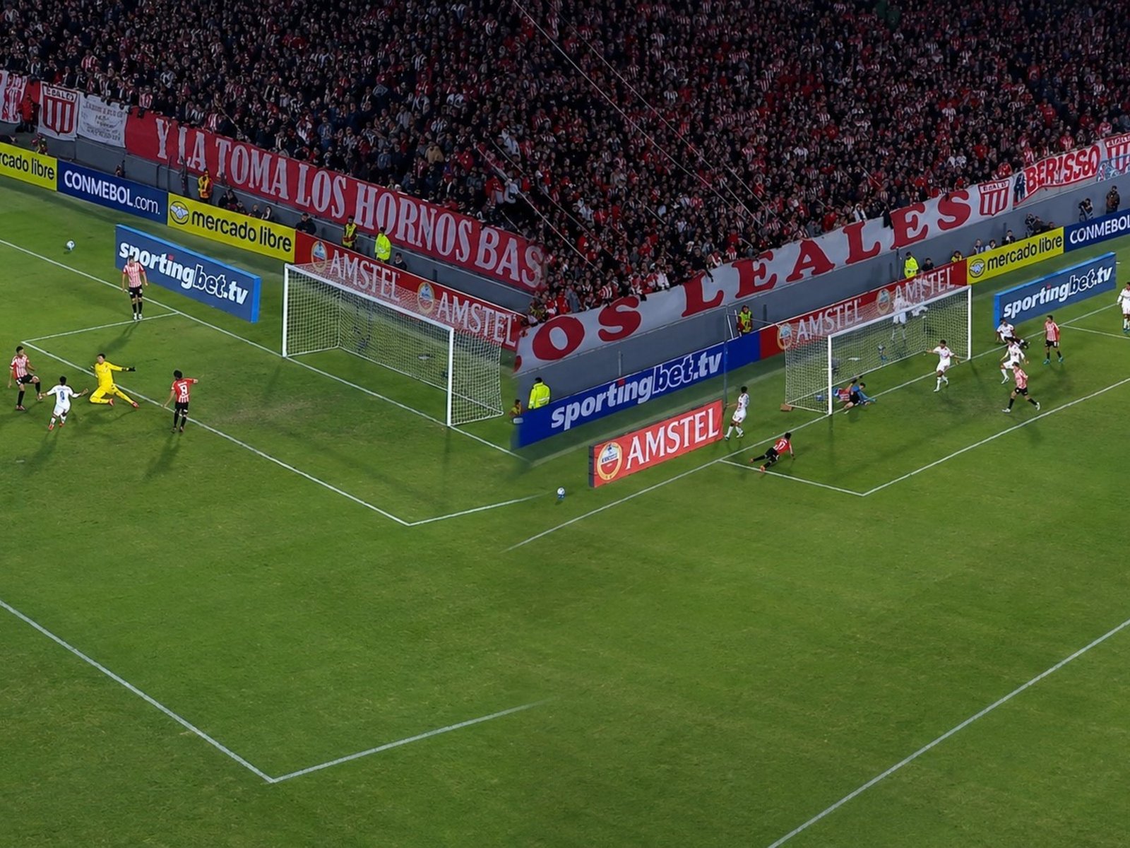 Video: de la doble salvada de Muslera al golazo de Estudiantes en la siguiente jugada :: Olé