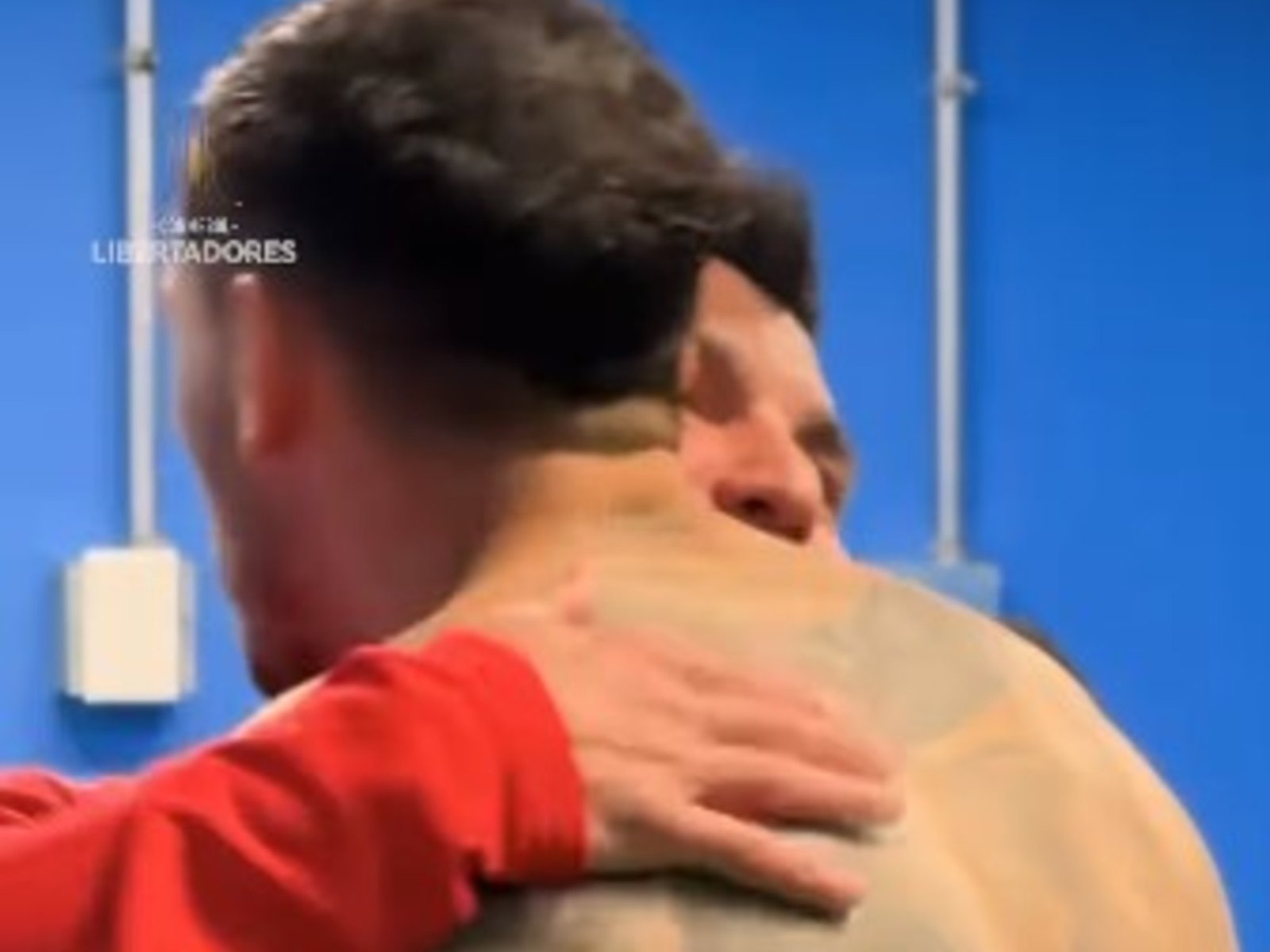 Video: el intercambio de camisetas entre Leandro Paredes y Gary Medel :: Olé