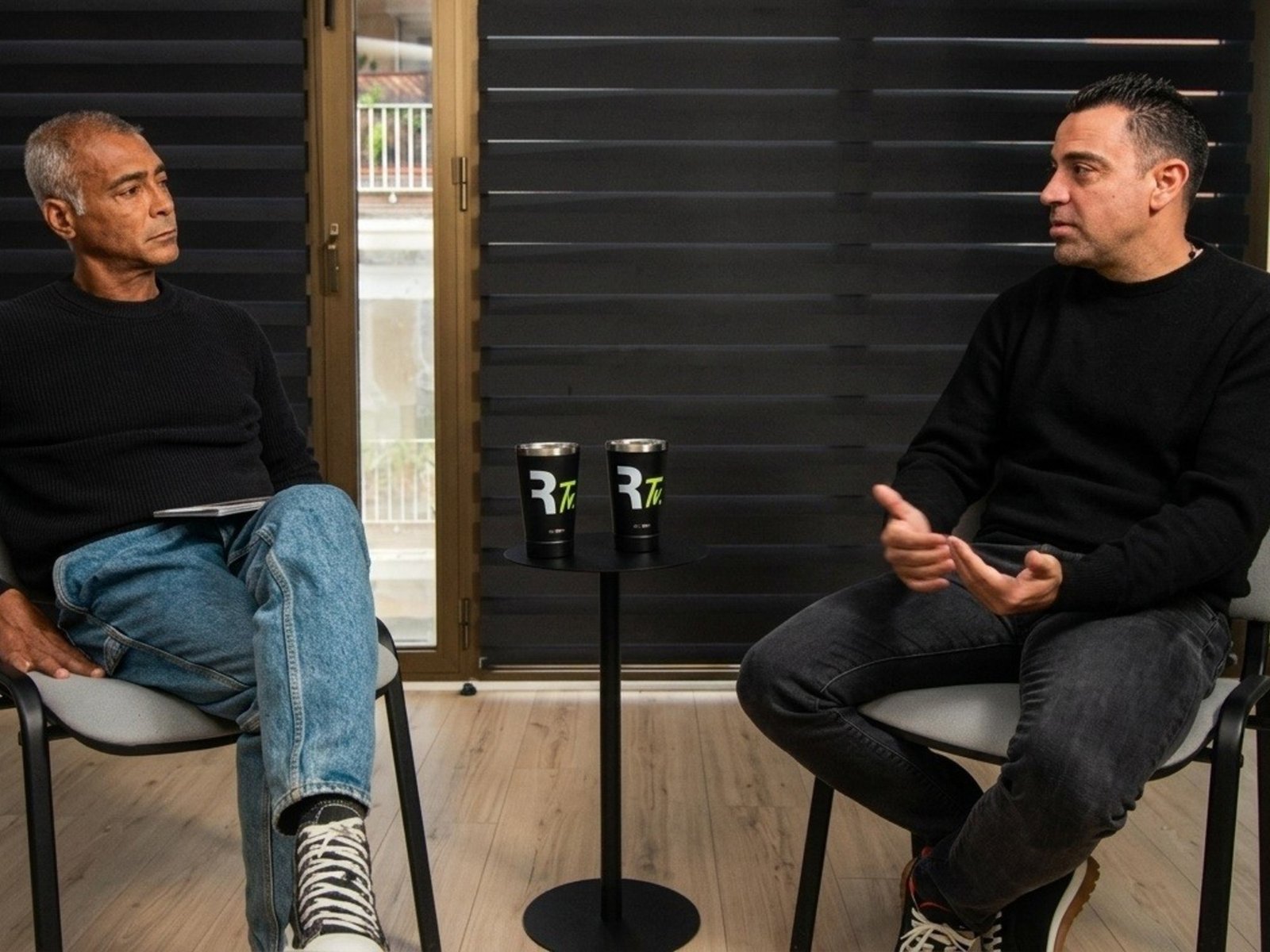 Xavi le explicó a Romerio por qué nadie será mejor que Messi :: Olé