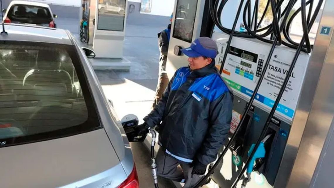 YPF aumentó el precio de sus combustibles, apenas 27 días después de anunciar un congelamiento por 45 días