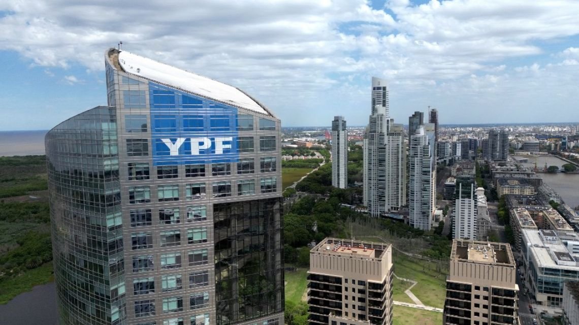YPF congela precios: en Chile aún tienen mucho que aprender