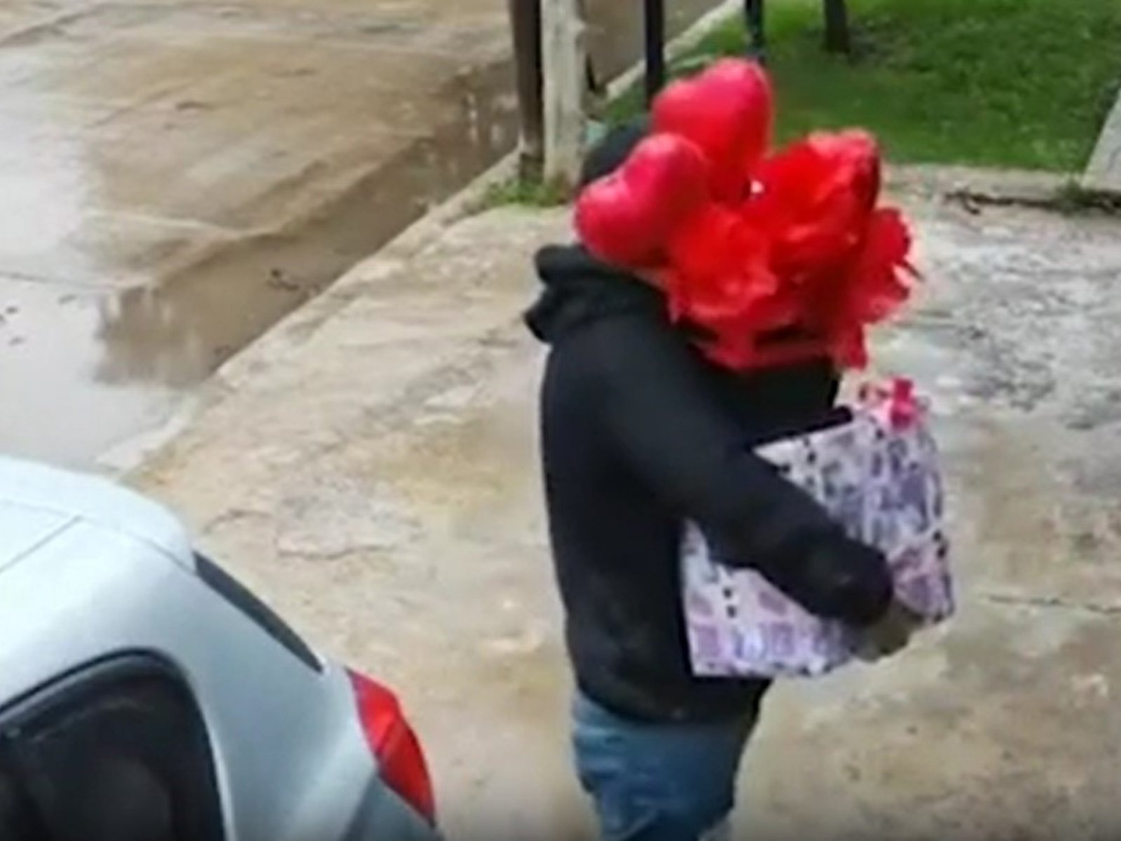 cayó la banda de los románticos, que robaba simulando la entrega de globos y bombones