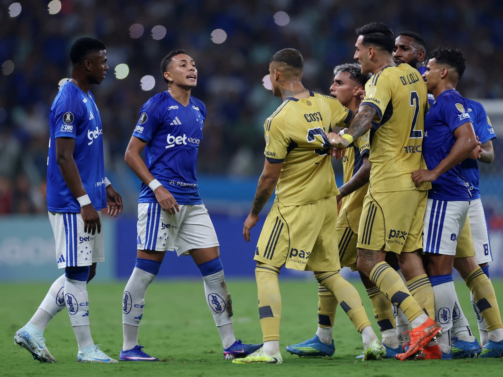 corridas y empujones tras un partido repleto de discusiones en la Copa Libertadores 2026