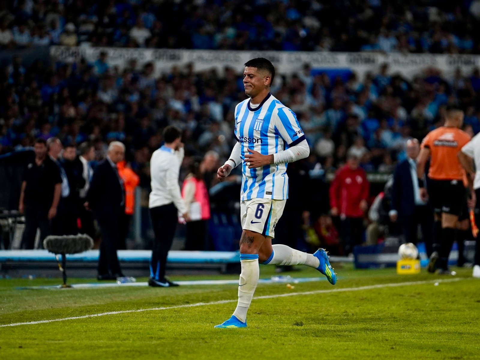 del reclamo por el penal al error grosero y la infantil expulsión en Racing vs River