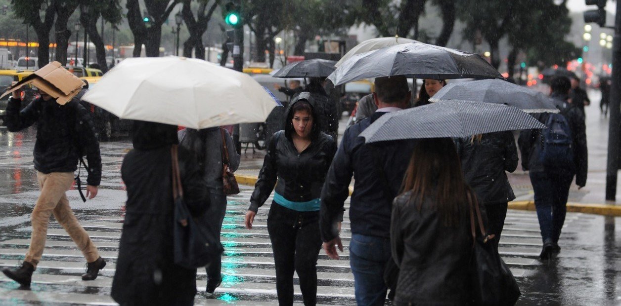 después de las lluvias, llegan fuertes vientos a la Ciudad de Buenos Aires