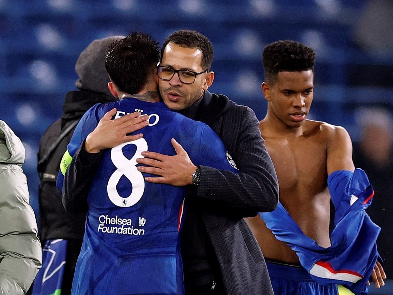 echaron a Liam Rosenior, el DT que duró 100 días y sancionó a Enzo Fernández