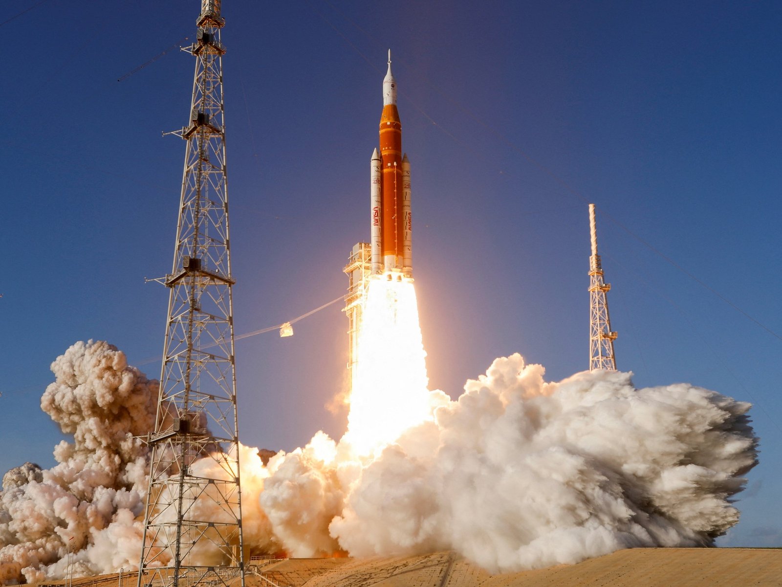 el regreso a la Luna con un "cerebro" millones de veces más potente que el del Apolo