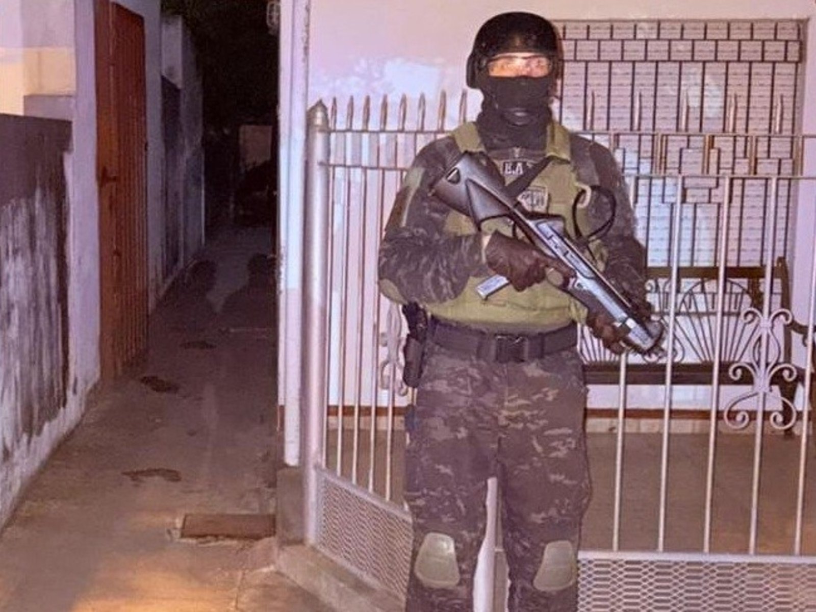 en el asiento de bebé del auto