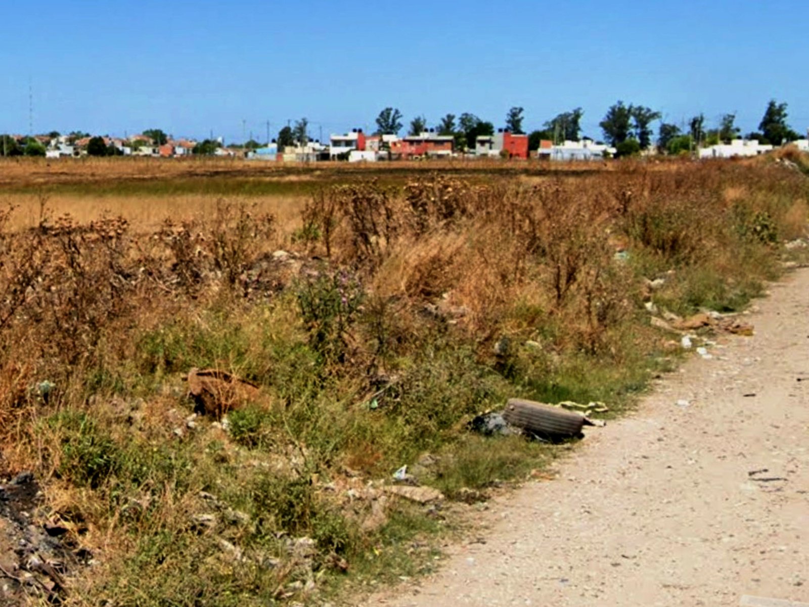 hallaron un cadáver calcinado en las afueras de la ciudad