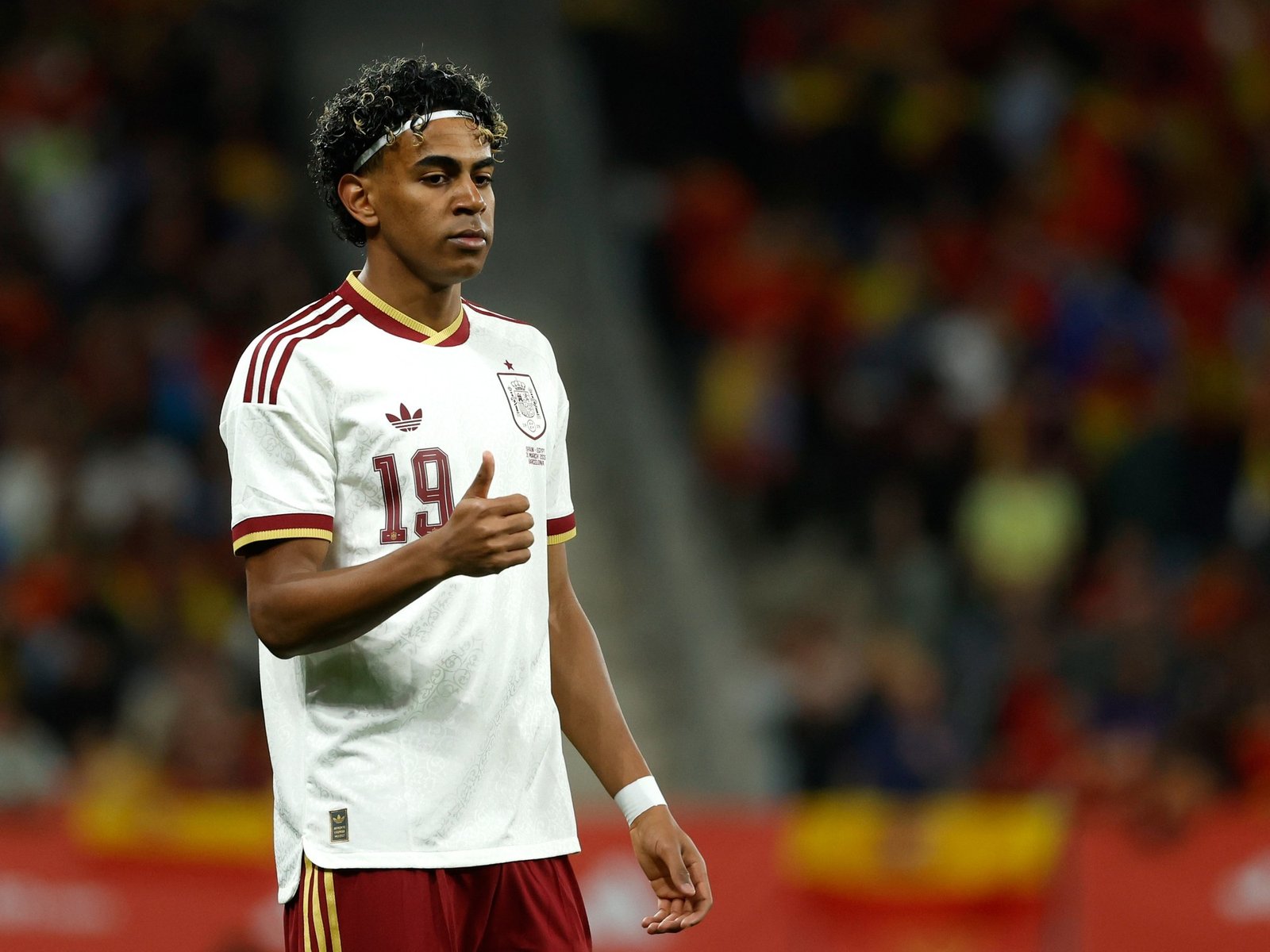 llega al Mundial como la gran estrella de España pero sufre el racismo de sus propios hinchas