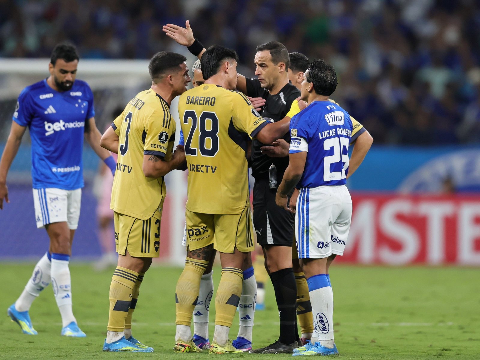 los antecedentes del árbitro Ostojich y las esquirlas del Superclásico