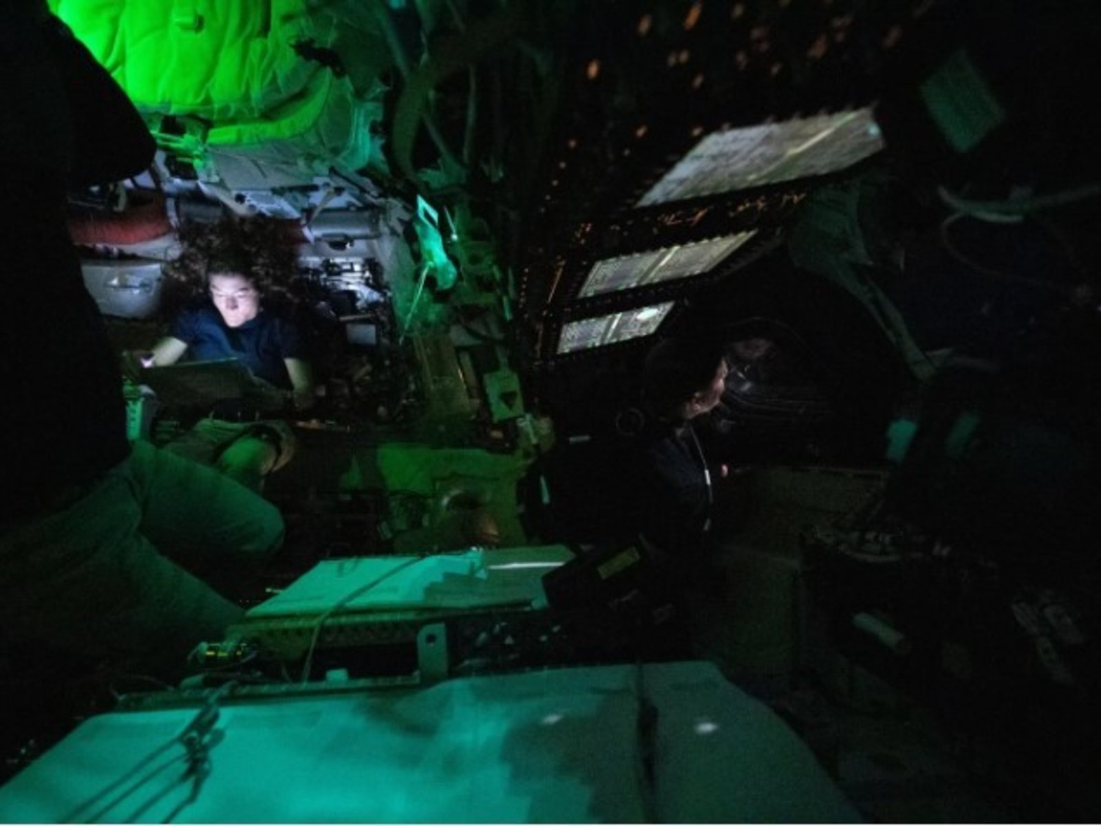 sin día y noche, cómo engañan a los cerebros de los astronautas para dormir y los límites para llegar a Marte