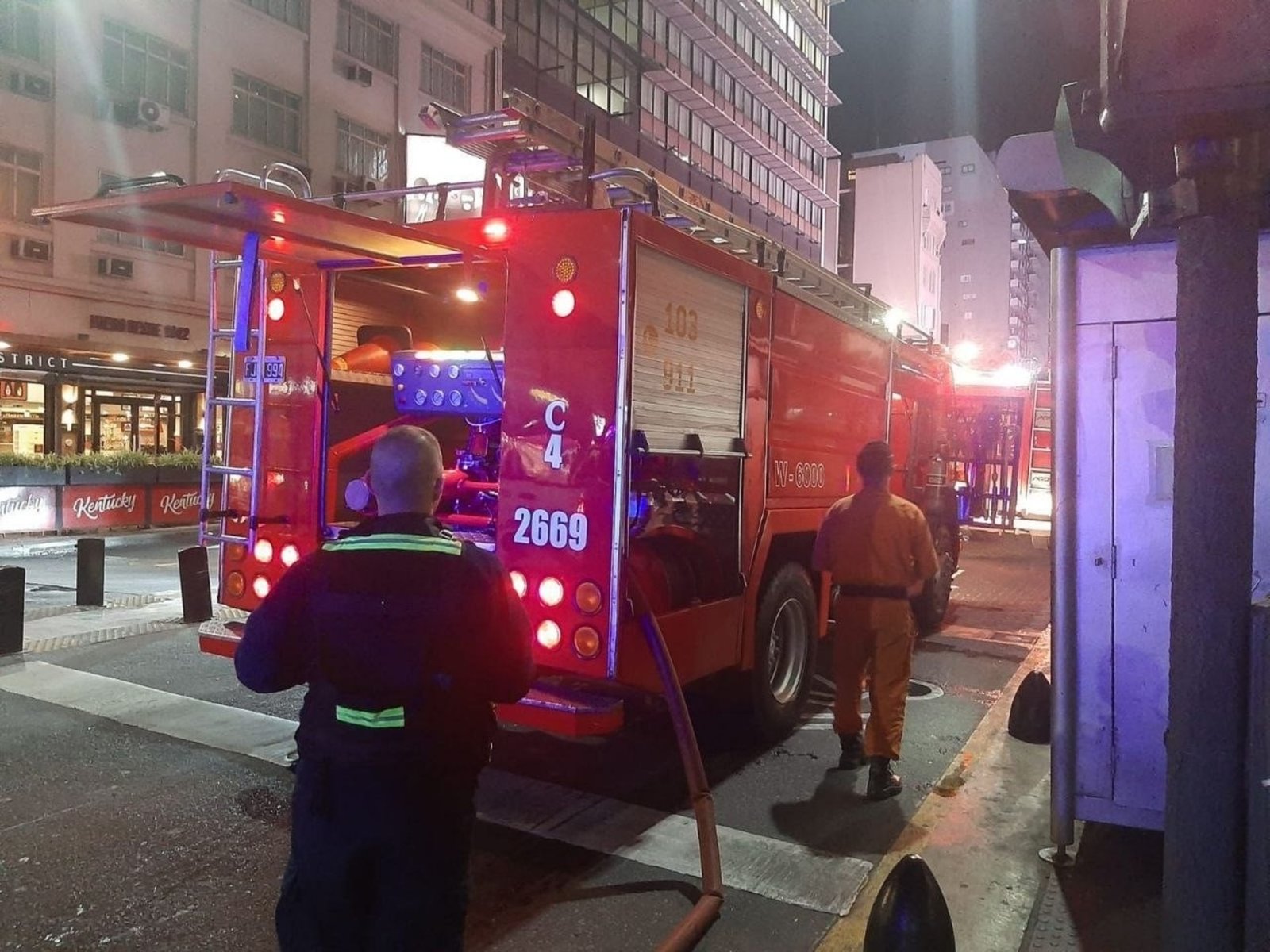 un hombre prendió fuego el departamento en el que viven su esposa y su beba de un año