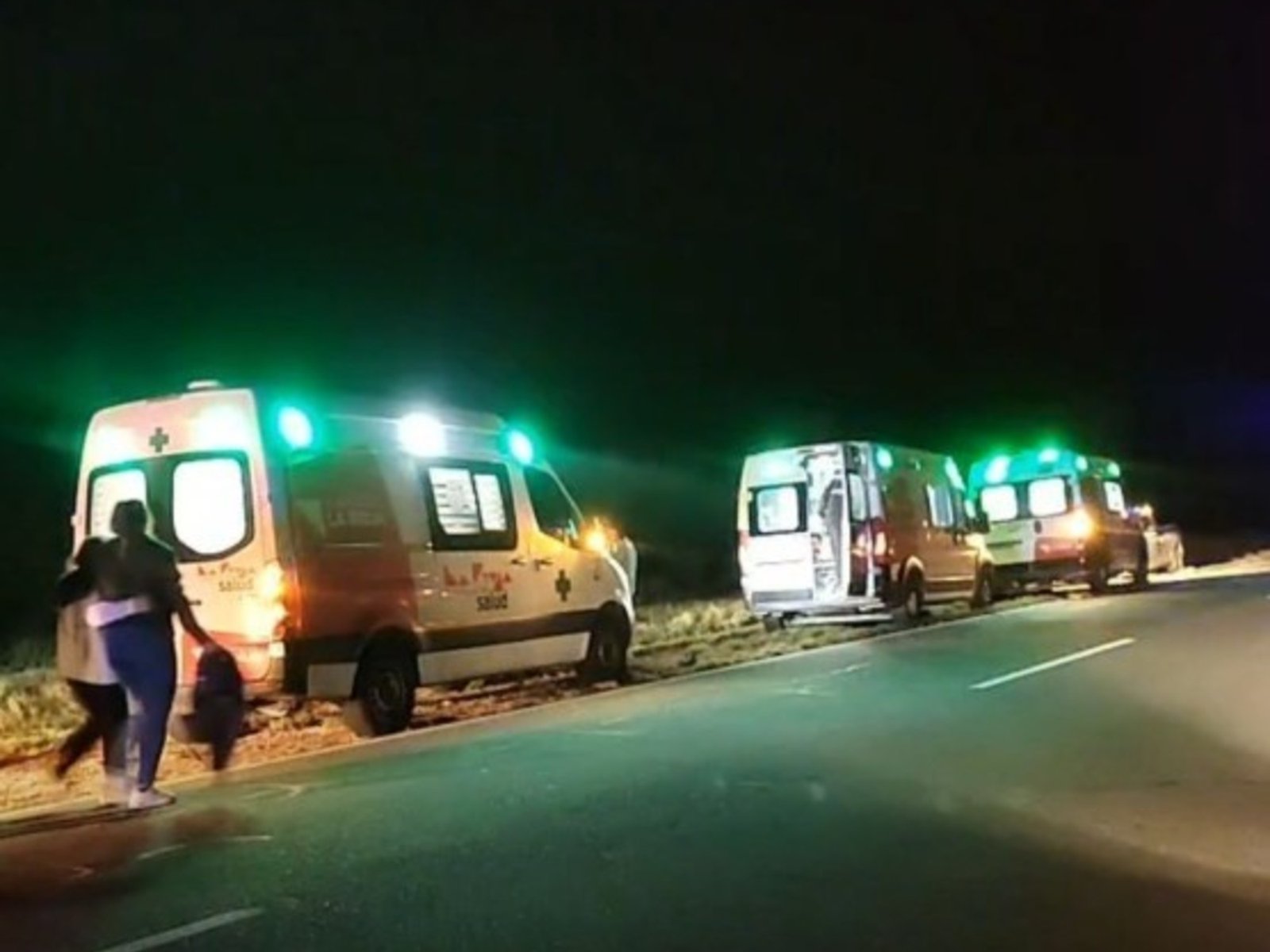 una moto remolcaba a otra por la ruta, chocaron con una camioneta y murió un joven