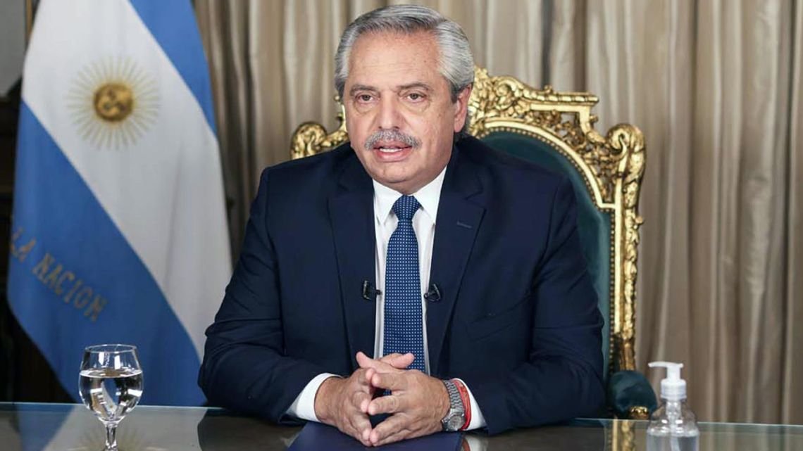Adorni, la cara de un problema que empezó antes