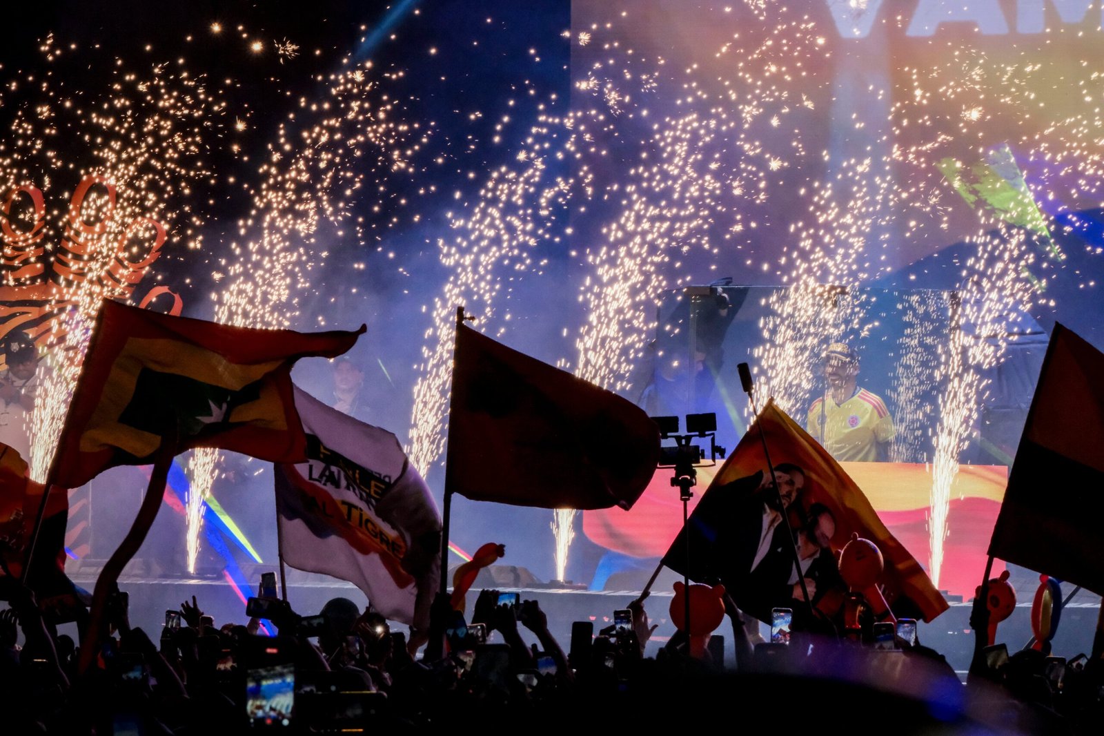 Abelardo de la Espriella en su cierre de campaña en Barranquilla, Colombia, el 23 de mayo.