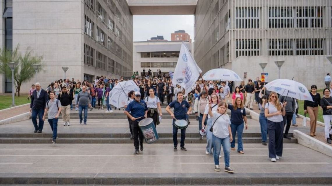 Arde el conflicto salarial en tribunales ante la falta de propuestas del gobierno
