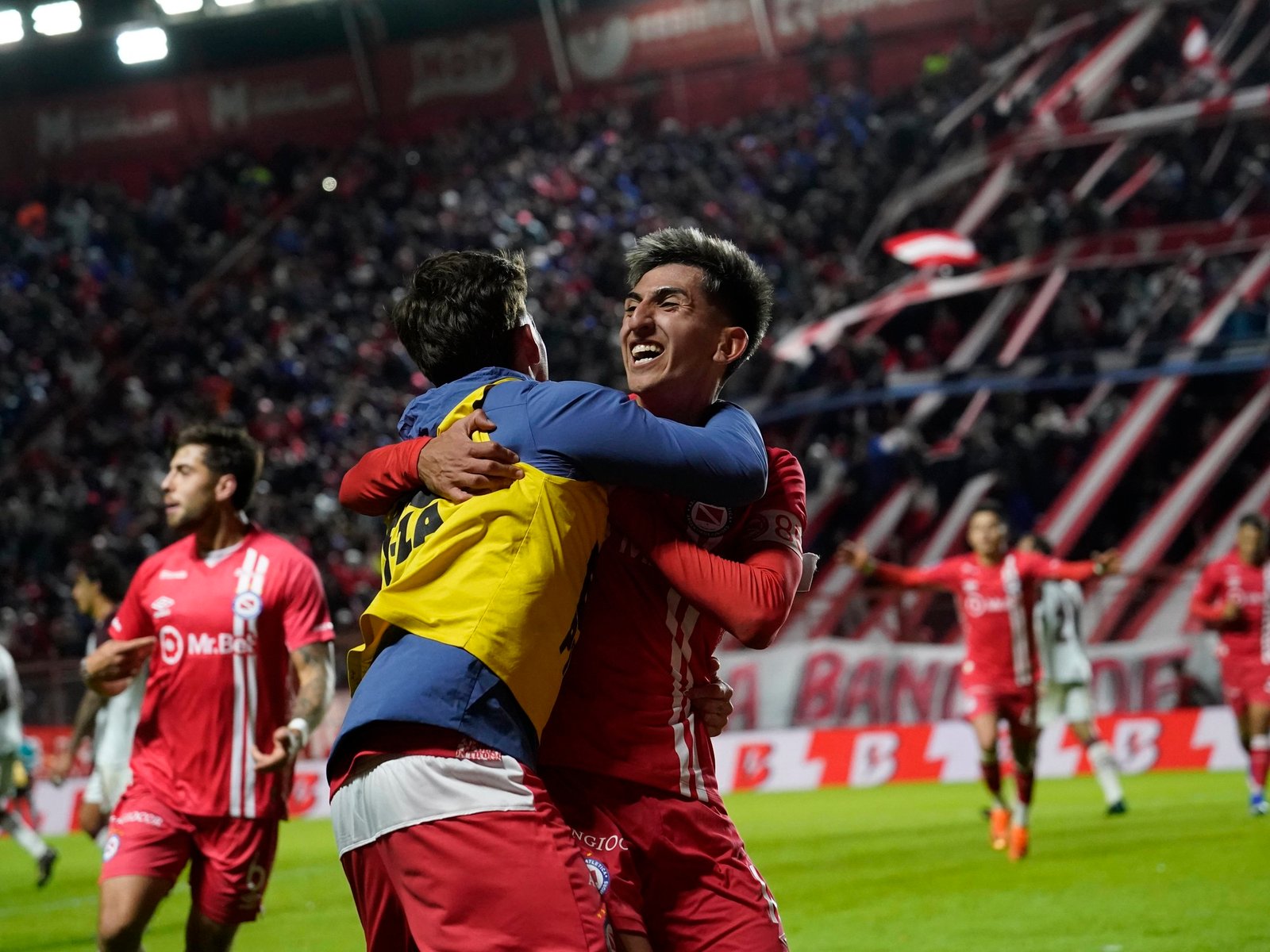 Argentinos vs Huracán, por los cuartos de final del Torneo Apertura, EN VIVO: hora, dónde ver y formaciones probables