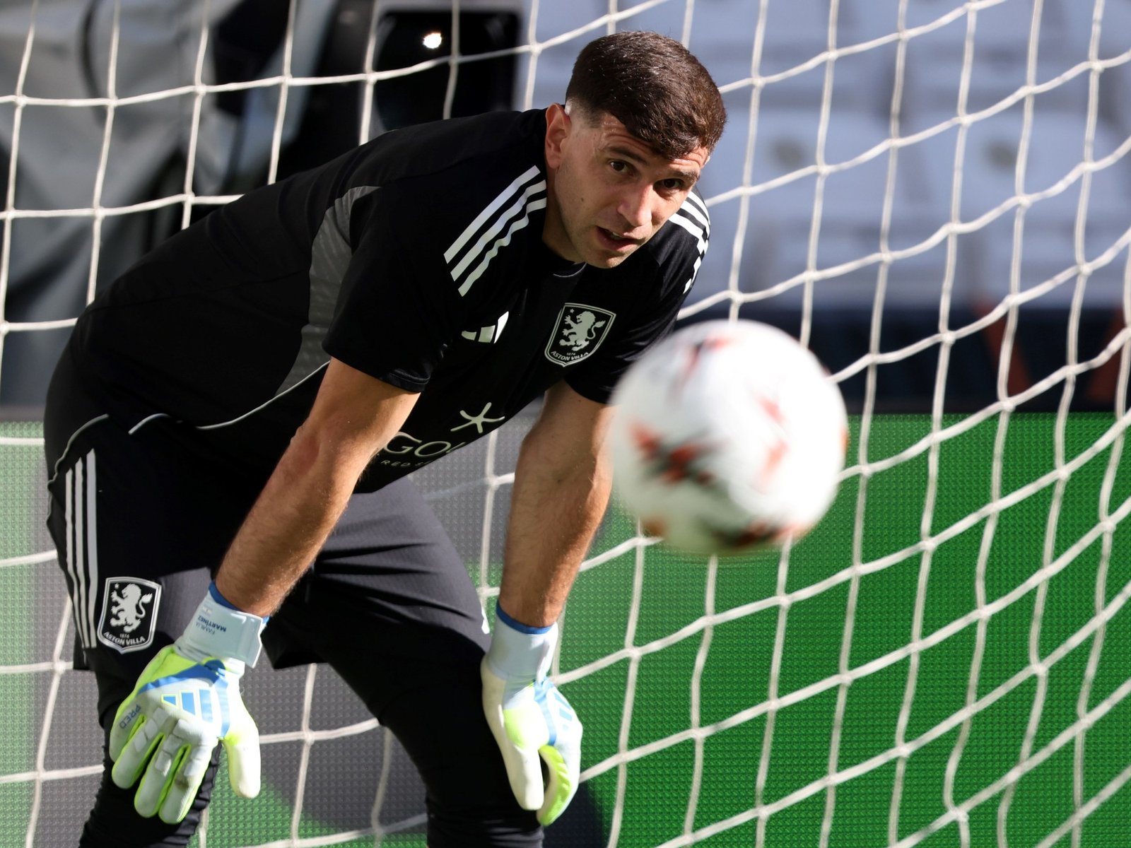 Aston Villa con Dibu Martínez vs Friburgo por la final de la Europa League, EN VIVO: a qué hora es, formaciones y dónde ver