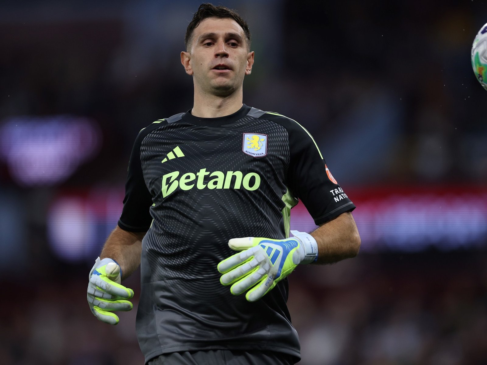 Aston Villa de Dibu Martínez vs Nottingham Forest EN VIVO por la Europa League: minuto a minuto de la semifinal
