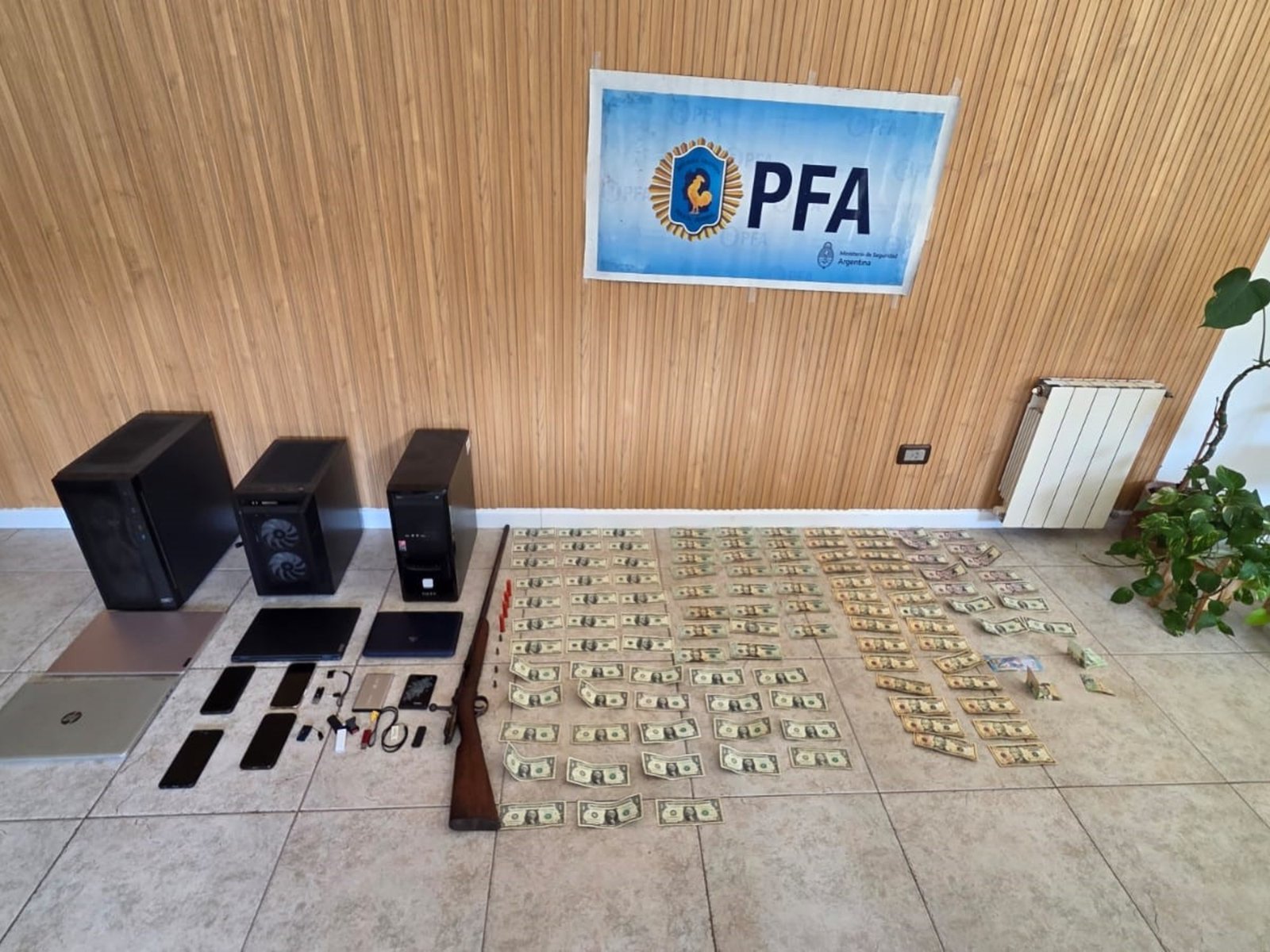 Atrapan a una banda de estafadores que se dedicaba a operaciones fraudulentas con criptoactivos: hay 21 detenidos