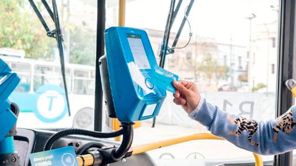 Aumentan colectivos, subte y peajes desde el 1° de junio: el boleto mínimo supera los $1.000 en el conurbano