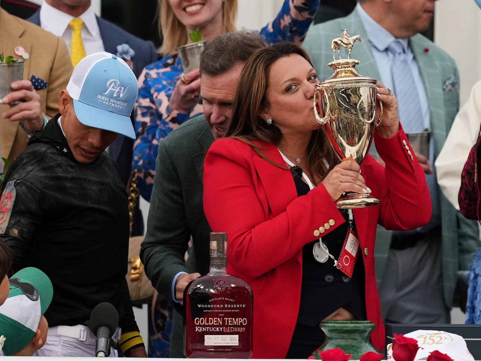 Cherie DeVaux se convirtió en la primera mujer en ganar como entrenadora gracias al batacazo de Golden Tempo