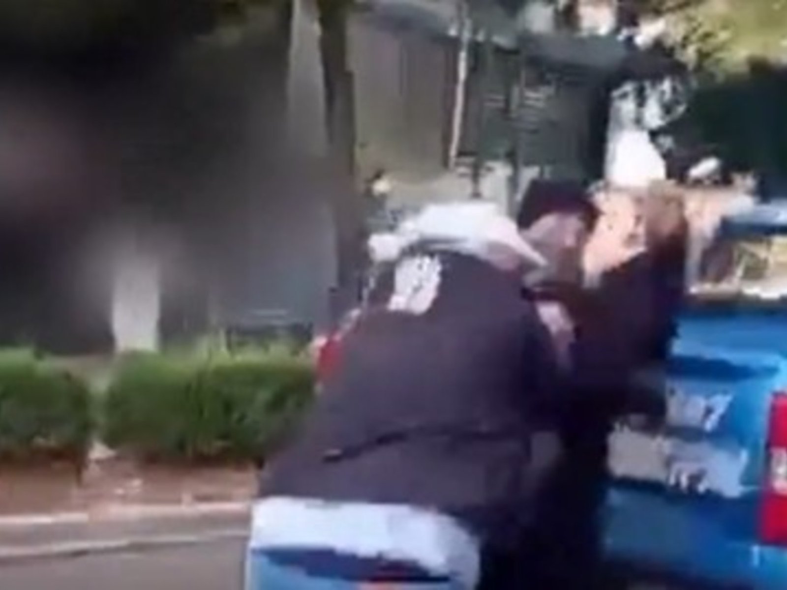 Chocó, se negó al control de alcoholemia y se agarró a piñas con la Policía: quedó detenido