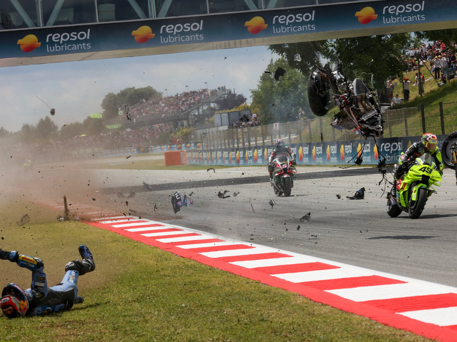Cómo es el súper traje con airbags que le salvó la vida a Alex Márquez tras su brutal accidente en el MotoGP