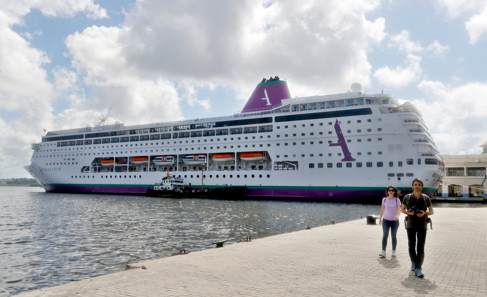 Confinadas 1.700 personas en un crucero en Burdeos tras la muerte de un pasajero por un brote de gastroenteritis