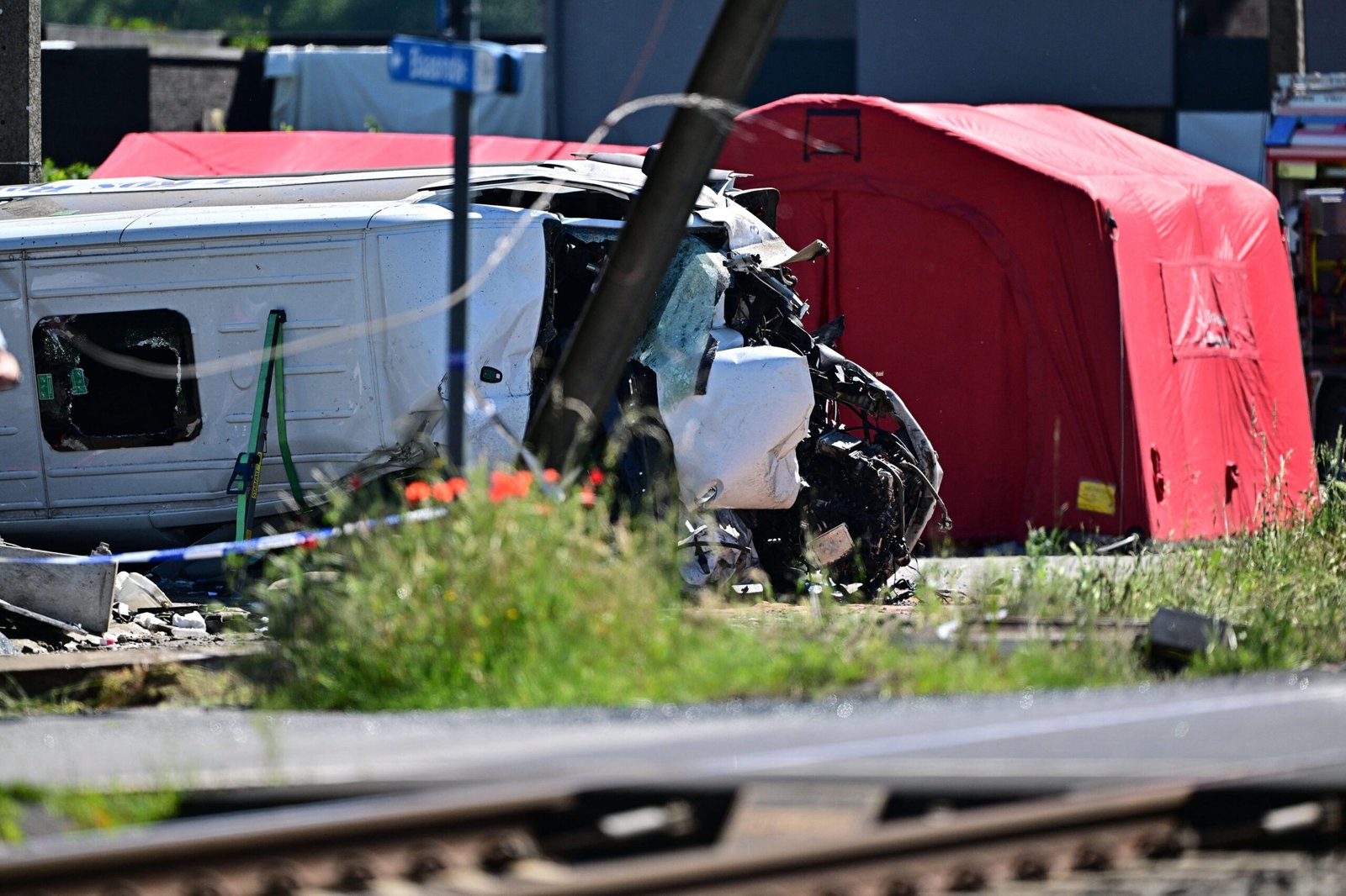 Cuatro muertos en Bélgica por la colisión de un tren con un autobús escolar