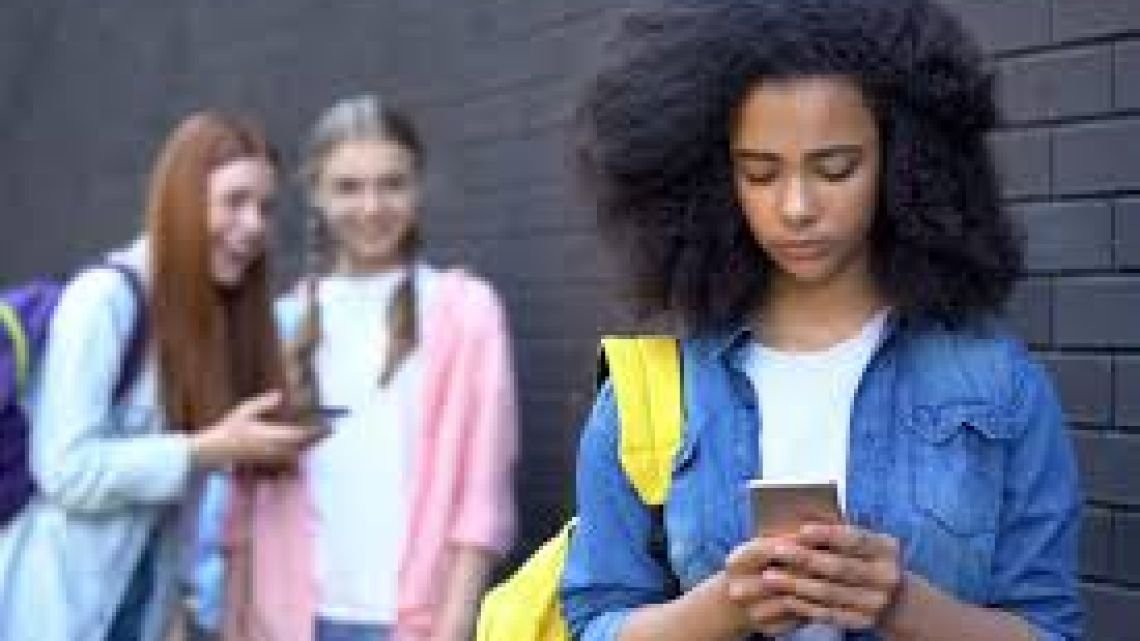 “Cultura de la urgencia”: alertan por el impacto de las redes sociales en la salud mental de los adolescentes