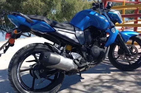 Dejó diez minutos la moto frente a su casa y un ladrón se la llevó: publicó el caso en las redes sociales 